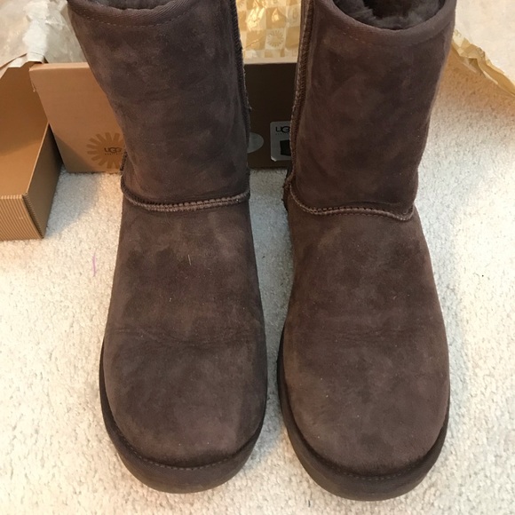 UGG Classic Short Chocolate Brown Size 7 - Picture 2 of 7